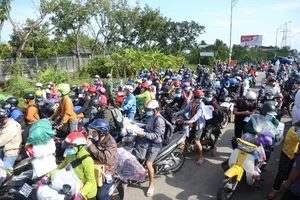 Cần Thơ sẽ đón người về quê tự phát đang bị kẹt ở Long An, Tiền Giang