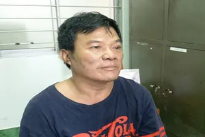 Ghen tuông, chồng tưới xăng đốt vợ