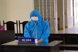 Phạt tù con trai khai báo y tế gian dối khiến mẹ nhiễm COVID-19 rồi tử vong