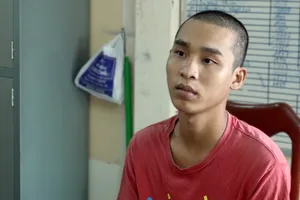 Chém nhiều người vì bênh vợ rồi bỏ trốn lên núi