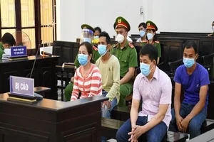 Lái ô tô đụng vào 2 xe máy, bị buộc tội giết người