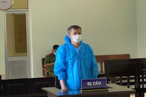 Cướp tiền mua vịt của bạn nhậu đem đi đánh bạc