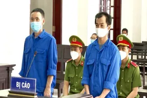 Hai bị cáo tại toà. Ảnh: HD