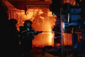 Cháy nổ lớn tại Trung tâm thương mại ở An Giang lúc rạng sáng