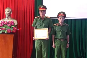 1 trưởng công an xã ở Đồng Tháp được tặng bằng khen vì liêm khiết, kiên quyết nói không với hối lộ