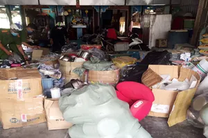 Đang xét xử vụ vợ 1 cán bộ biên phòng cầm đầu đường dây buôn lậu