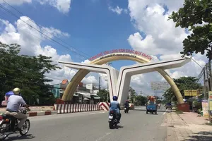 1 chủ tịch huyện ở Vĩnh Long bị kỷ luật vì khai lý lịch không trung thực