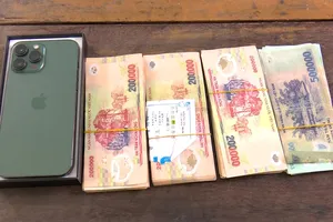 Trộm tiền của ngoại đi mua Iphone 13 Promax tặng bạn gái