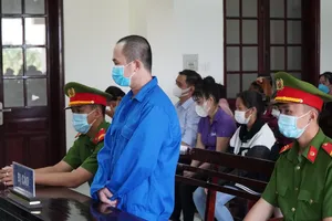 Bênh vợ, người đàn ông dùng kéo sát hại đồng nghiệp