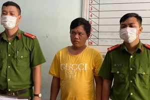 Công chứng viên báo công an bắt giữ thanh niên bán đất bằng sổ hồng giả