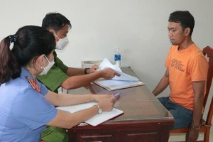 Khởi tố người chở thi thể người tình đến công an tự thú