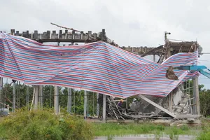 Sập giàn giáo công trình Trung tâm văn hóa thị xã Bình Minh, 1 người nguy kịch