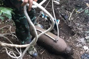 Công binh tỉnh Trà Vinh xử lý 2 quả bom nặng 465kg