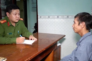 Bị bắt theo lệnh truy nã khi đang đi ăn xin