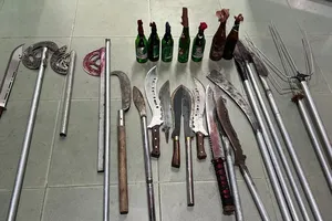 Ngăn chặn nhóm thanh thiếu niên mang bom xăng đi hỗn chiến ở Long Xuyên