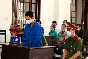 Can ngăn đánh nhau, cha bị đánh, con bị tội giết người