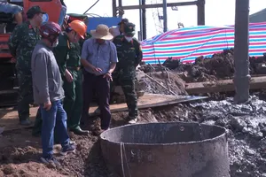 Ngày thứ 14 nỗ lực cứu hộ, nhưng chưa thể đưa thi thể bé trai trong trụ bê tông lên