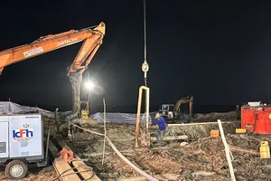 Thay đổi phương án lấy trụ bê tông có bé trai bị mắc kẹt lên