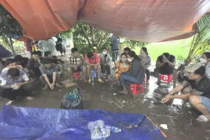 Triệt phá 2 tụ điểm cờ bạc ở Long Xuyên