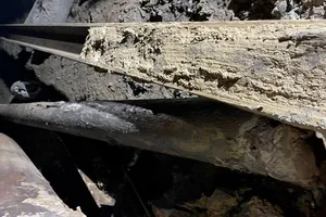 Cắt 1/3 trụ bê tông có bé trai 10 tuổi bị mắc kẹt ở Đồng Tháp