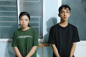 Bắt giam 2 vợ chồng cướp tiệm vàng bằng bình xịt hơi cay 