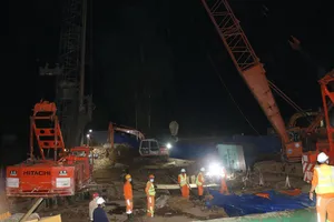 Toàn cảnh 21 ngày cứu hộ bé trai 10 tuổi rơi ống trụ bê tông