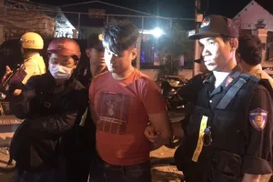 Chở thuê gần 1 kg ma tuý từ TP.HCM về Vĩnh Long thì bị bắt