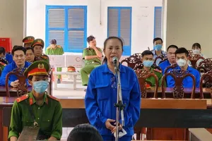 Xét xử vụ buôn lậu 51kg vàng: Chủ tiệm vàng chối tội