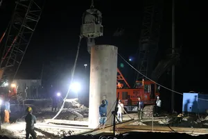 Vụ bé trai 10 tuổi rơi trụ bê tông: Công an không khởi tố vụ án 