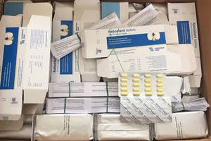 Phát hiện lô tân dược nghi nhập lậu ở trạm chuyển phát nhanh
