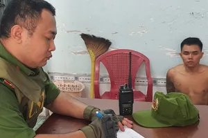 Bắt thanh niên ngáo đá tấn công cha ruột bằng hung khí