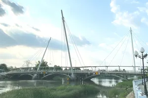 An Giang: Huy động 400 người thử tải cầu để giám định chất lượng