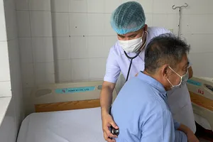 Ho ra máu, viêm phổi nặng đến bệnh viện mới biết bị hóc xương cá