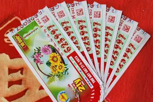 Chồng giả là bị cướp tiền, vé số, vợ phát hiện đi báo công an