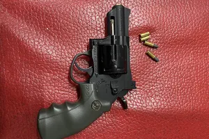 Khách gửi lại ‘của nợ’ nhưng không quay lại, chủ quán karaoke bị tội hình sự