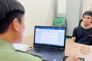 Bắt người đàn ông tàng trữ súng quân dụng, có 6 tiền án