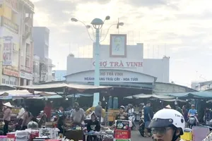 Phó giám đốc trung tâm văn hoá mất chức vì ném chất bẩn vào ki ốt người khác