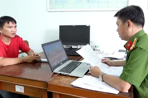 Bị bắt vì bán 7 thửa đất mà người nhà bên vợ nhờ đứng tên giùm