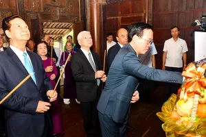 Chủ tịch nước Võ Văn Thưởng dâng hương tưởng niệm Chủ tịch Tôn Đức Thắng