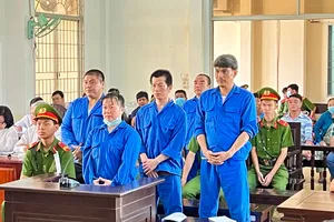 Tuyên án vụ cựu cán bộ hải quan bắt tay thương nhân buôn lậu đường