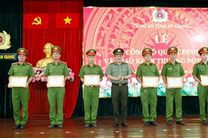 Chủ tịch An Giang thưởng nóng lực lượng điều tra, truy xét nhóm bắt cóc, tống tiền