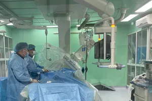 Cứu sống bệnh nhân bị đâm thấu ngực, ngưng tim 