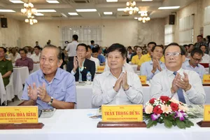 Hàng trăm phần quà ý nghĩa đến với ngư dân và học sinh tại Bạc Liêu