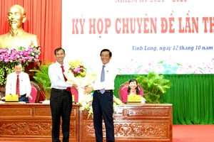 Bầu bổ sung Phó chủ tịch UBND tỉnh Vĩnh Long