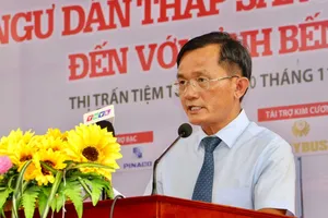 Hàng trăm phần quà ý nghĩa đến với ngư dân, học sinh ở Bến Tre