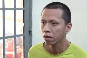 Phát hiện sổ hồng giả, người đàn ông bí mật báo công an bắt kẻ lừa đảo