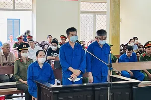 Rửa tiền trốn thuế giúp bà trùm buôn lậu Mười Tường, 2 cựu cán bộ công an lãnh án tù