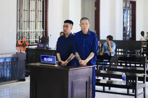 Thanh niên bị chém trọng thương sau khi vào nhầm phòng karaoke