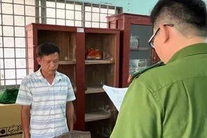Vĩnh Long: Bắt nhân viên một trường học dâm ô học sinh