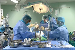 Phẫu thuật xuyên đêm cứu bệnh nhân u nhầy nhĩ nguy hiểm